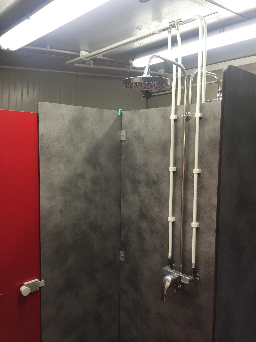 Douche collective en milieu professionnel — 2