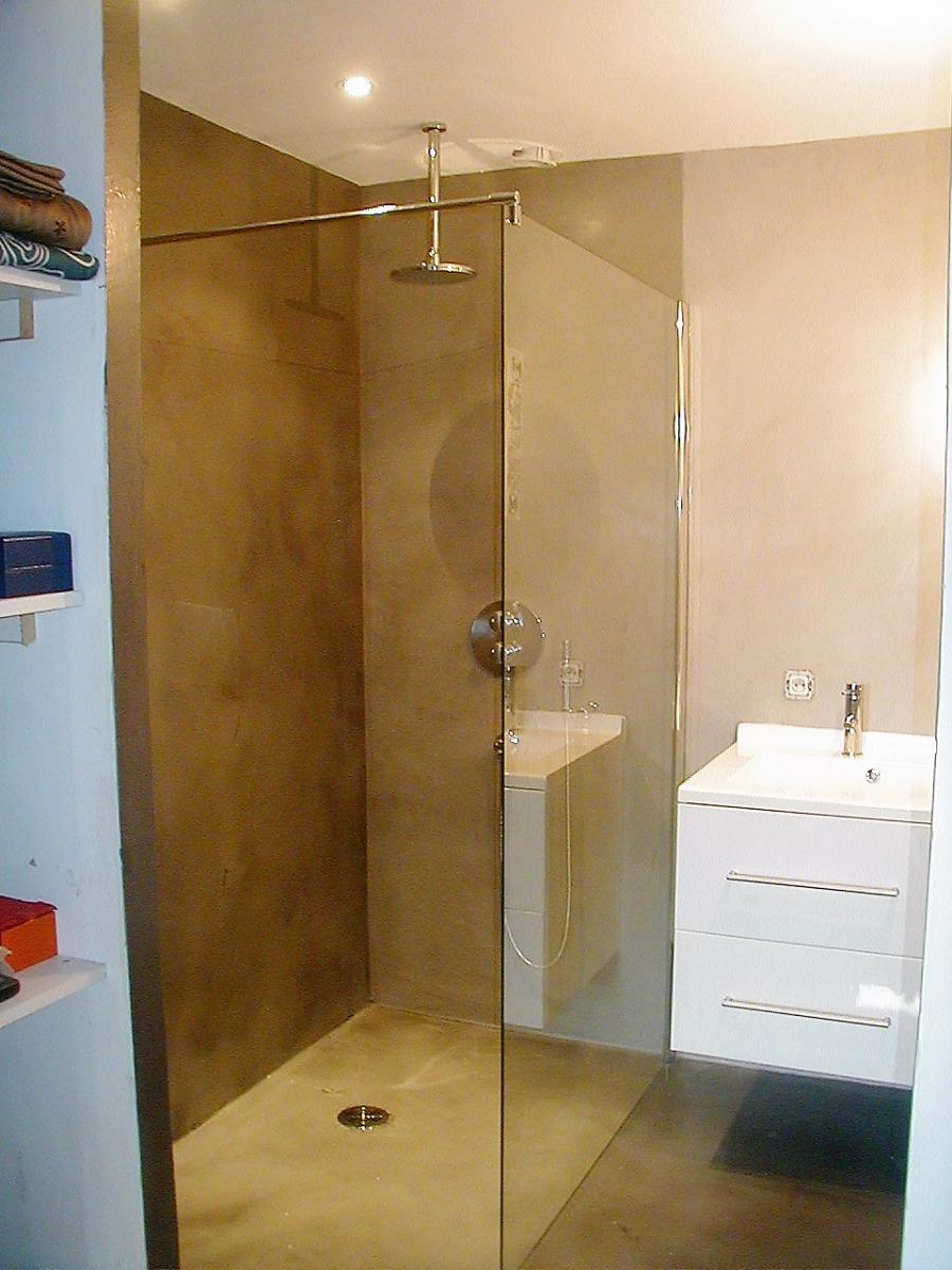 Douche à l’italienne et meuble vasque