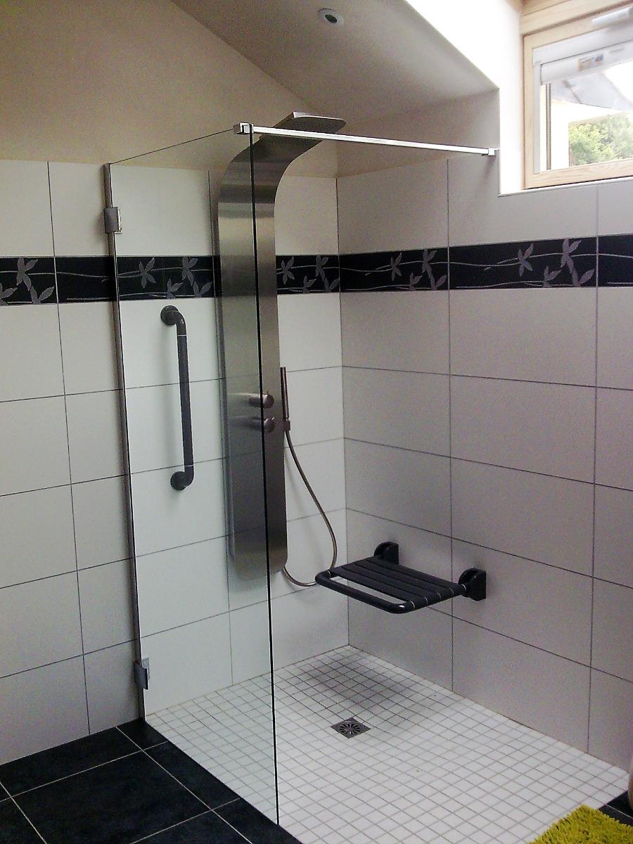 Douche avec équipements PMR